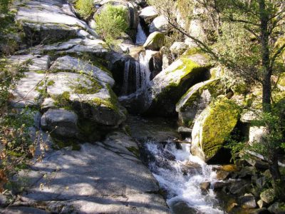 Un entorno en plena naturaleza... junto a las Piscinas Naturales