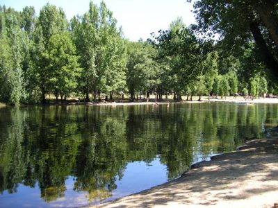 Un entorno en plena naturaleza... junto a las Piscinas Naturales